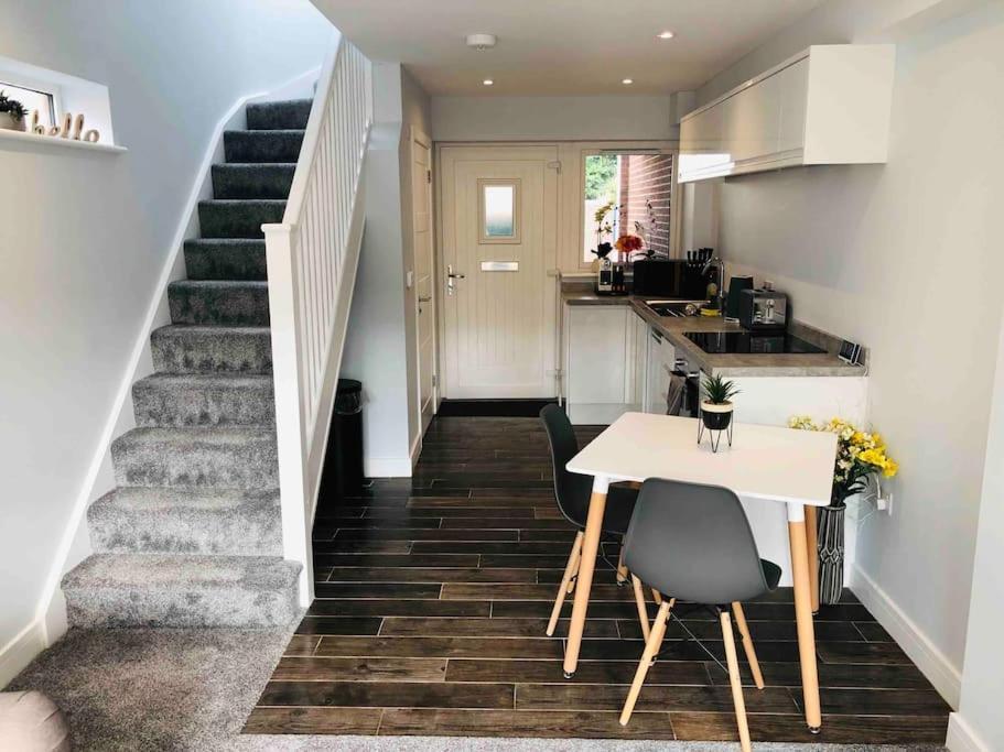 Centrally Situated House Plus Private Parking Τσέλτενχαμ Εξωτερικό φωτογραφία
