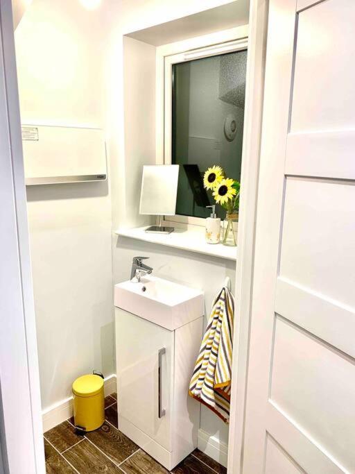 Centrally Situated House Plus Private Parking Τσέλτενχαμ Εξωτερικό φωτογραφία